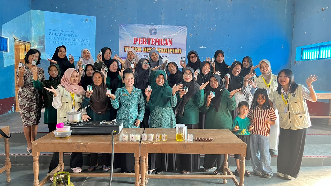 Mahasiswa KKN-PPM UGM Edukasi Pemanfaatan Minyak Jelantah Menjadi Lilin Aromaterapi Bernilai Ekonomis